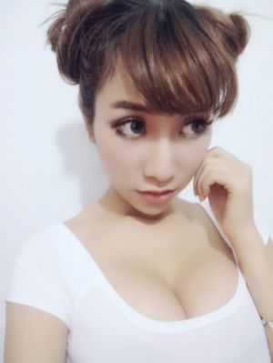26岁女高中生动漫
