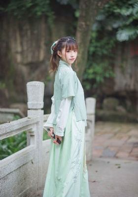叶罗丽光浮尘免费观看全集
