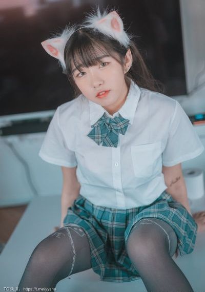 埋在她腿间h喝尿